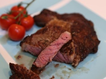 step3: 出爐取出扒，用廚紙印全乾，加上黑椒
大火封煎四邊