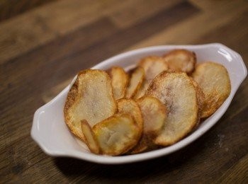 step6: 把白醬鮮魚到入焗烤盤，鋪上薯片