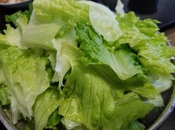 step1: 生菜，清洗後隔乾水份