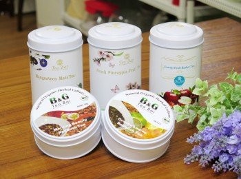 step1: 花果茶除了沖泡外，其實日常運用也非常廣泛， 除了烘焙能增加變化風味， 熱飲ˊ冰飲ˊ也都能隨喜好特調。 B&G德國農莊以天然、健康、有機、草本為公司經營理念， 藉由德國及台灣雙重有機認證，確保茶品品質。 系列商品選擇非常多，絕對能找到自己喜歡的口味， 而且不管老年人ˊ小朋友ˊ孕婦ˊ都有適合的產品喔。