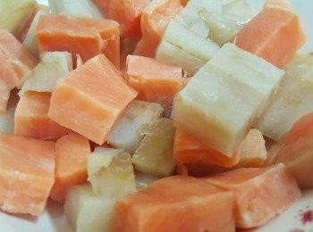 step2: 用<span class="group_3">醃料</span>將魚醃15分鐘。