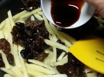 step5: 加入素蠔油炒勻