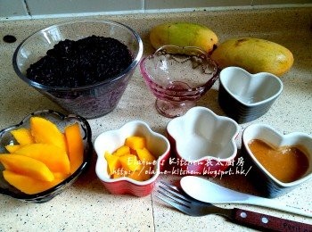 step11: 焗好的黑糯米飯取出