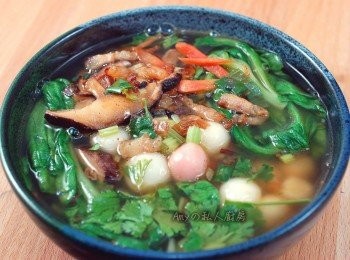 step9: 鹹湯圓加上茼蒿,料多味美,吃的好滿足喔~