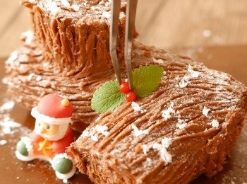 step9: 隨意放上裝飾小物即成。