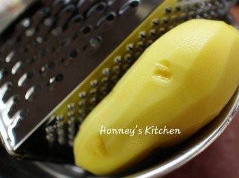 step2: 薯仔洗淨去皮