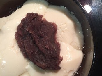 step11: 我喜歡放北海道的紅豆蓉作甜味的部份，大家也可以放傳統的黃糖也十分好味！