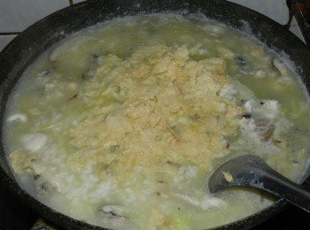 step6: 將豆皮剪碎加入，最後調味即可