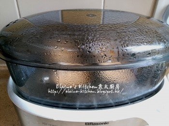 step10: 繼續將粉漿倒入焗杯內 , 整冇豆版不需加入紅豆 , 直接用蒸鍋蒸20分鐘後待涼用竹簽起出