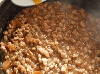 step7: 煮好後關火﹑打開，加入麻油拌勻。