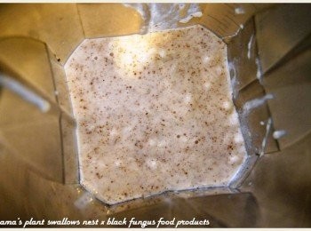 step2: 撕開黑木耳米布丁的封膜，將內容物直接倒入果汁機中。