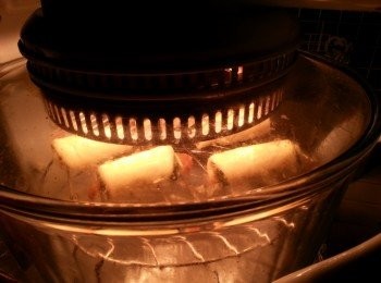 step6: 如用光波爐就預熱220度,用高架,先波8-10分鐘,反轉再波3-5分鐘,見酥皮金黃即可