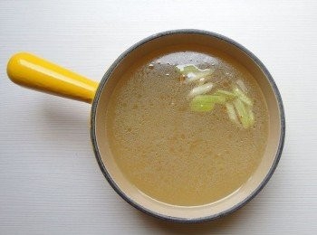 step3: 加入高湯煮滾。