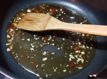 step6: 再倒入其他<span class="group_3">醬汁料</span>煮滾