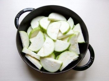 step4: 放入絲瓜拌炒一下