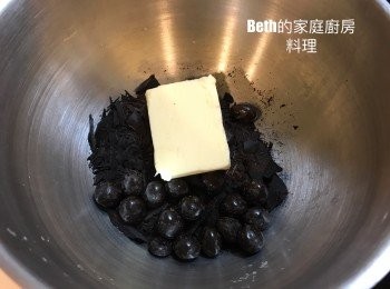 step2: 隔水加熱巧克力、奶油至呈現絲綢般的光澤