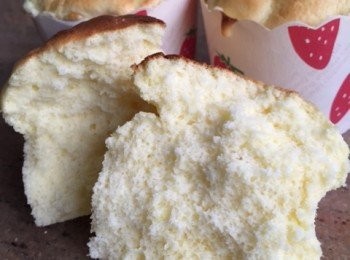 step1: 1)將蛋黃加入糖攪勻再加入牛油溶液