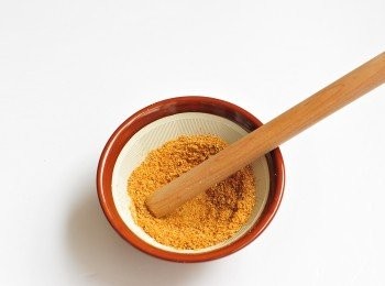 step2: 用研缽將芝麻磨成粉狀，或用攪拌機也可。