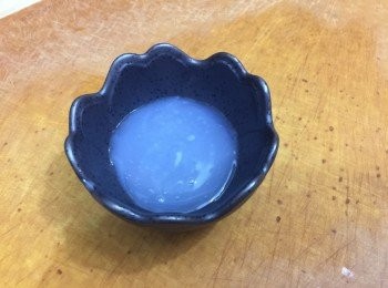 step5: 生粉加水同小火煮成糊，待涼備用