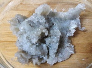 step2: 把蝦子剁成蝦泥
