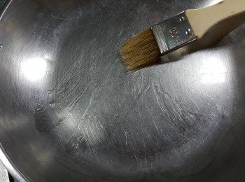 step12: 蒸碟掃上一層薄油