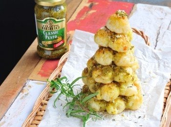 step7: 將芝士塊疊起，成六層高的聖誕樹