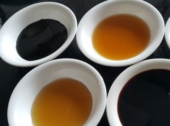 step8: 黃酒，麻油，老抽，瑞士雞汁