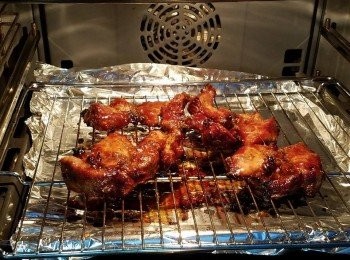 step5: 焗到每一面都有啲啲燶燶地邊，就掃上蜜糖 ,焗多 10~15 分鐘，义燒出爐（除咗蜜糖，可用麥芽糖或喺蜜糖上加上桂花糖，更正）

呢個時候，太陽蛋，郊外油菜應該已經 standby 出場