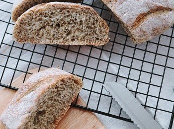 step5: ★ 界紋必已「界刀」落手最為漂亮★
  「焗爐因應牌子不同溫度會略有偏差,麵粉品牌也各有差異固吸水能力也不一,所以水
漸漸加入麵糰就一定不會失手」