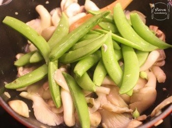 step7: 加入蜜糖豆炒熟