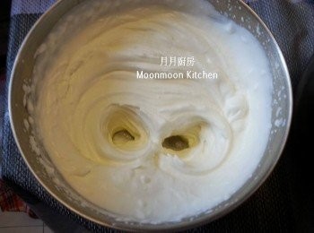 step12: 淡忌廉打發至企身備用。