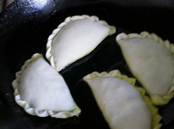 step6: 放油，小火烙兩面