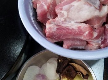 step1: 腩排洗淨吸乾水份。