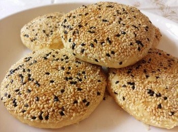 step1: 6個份量
水油皮材料混合搓揉成團,鬆弛15分鐘,分成6等份@32g 
油酥材料混合搓揉成團,鬆弛15分鐘,分成6等份@22g