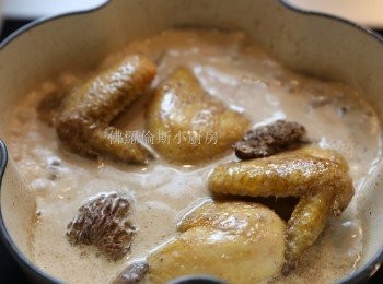 step10: (10) 最後加入已微煎黃春雞