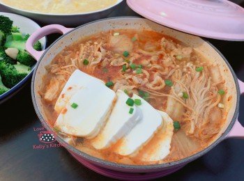 [15分鐘快手煮] 韓式泡菜豬腩片煲