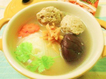 咖哩丸子煨白菜雞湯