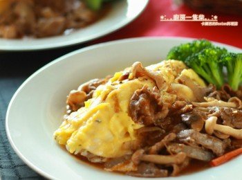 日式牛肉燴蛋包飯