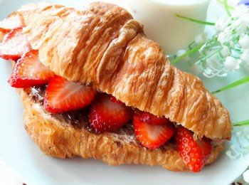 阿華田草莓可頌 ~ Ovaltine Strawberry Croissant