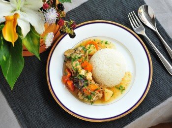 《一鍋到底法式料理》 蔬菜燉雞 Chicken Jardiniere