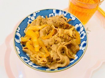 汁燒洋葱牛丼