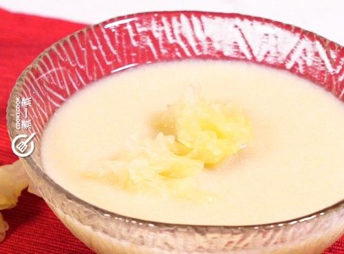 【養顏甜品】五白湯 Snow Pear and Peanut Soup