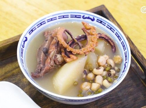健脾祛濕｜沙葛章魚豬骨湯 Yam bean, dried octopus and pig tail bone soup