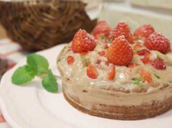 草莓巧克力蛋糕~~甜蜜品嘗草莓驚喜!!
