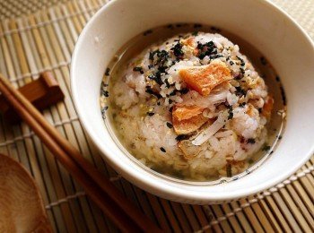 鮭魚茶蘿蔔絲泡飯