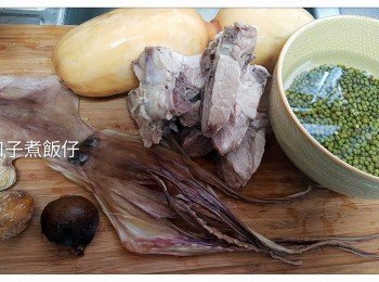 蓮藕章魚綠豆豬骨湯