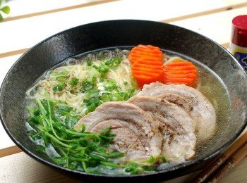 【豚肉塩味拉麵】