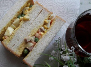 咖哩蔬菜蛋沙拉三明治