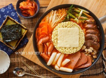 一人在家也可以吃火鍋啦 自製屬於你的暖暖又滿料的韓式部隊鍋 Cook1cook食譜話題