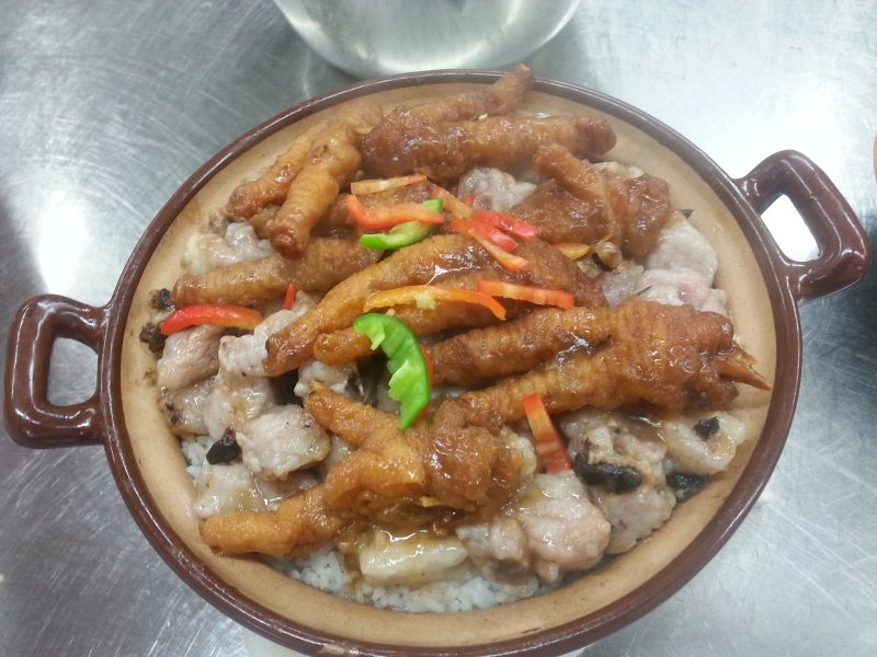 Chicken Feet & Ribs Claypot Rice (鳳爪排骨煲仔飯)